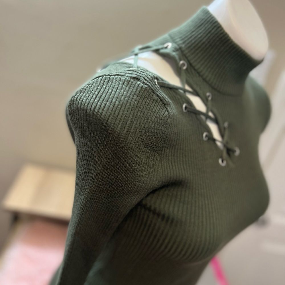 Green dress - Picture 3 of 7